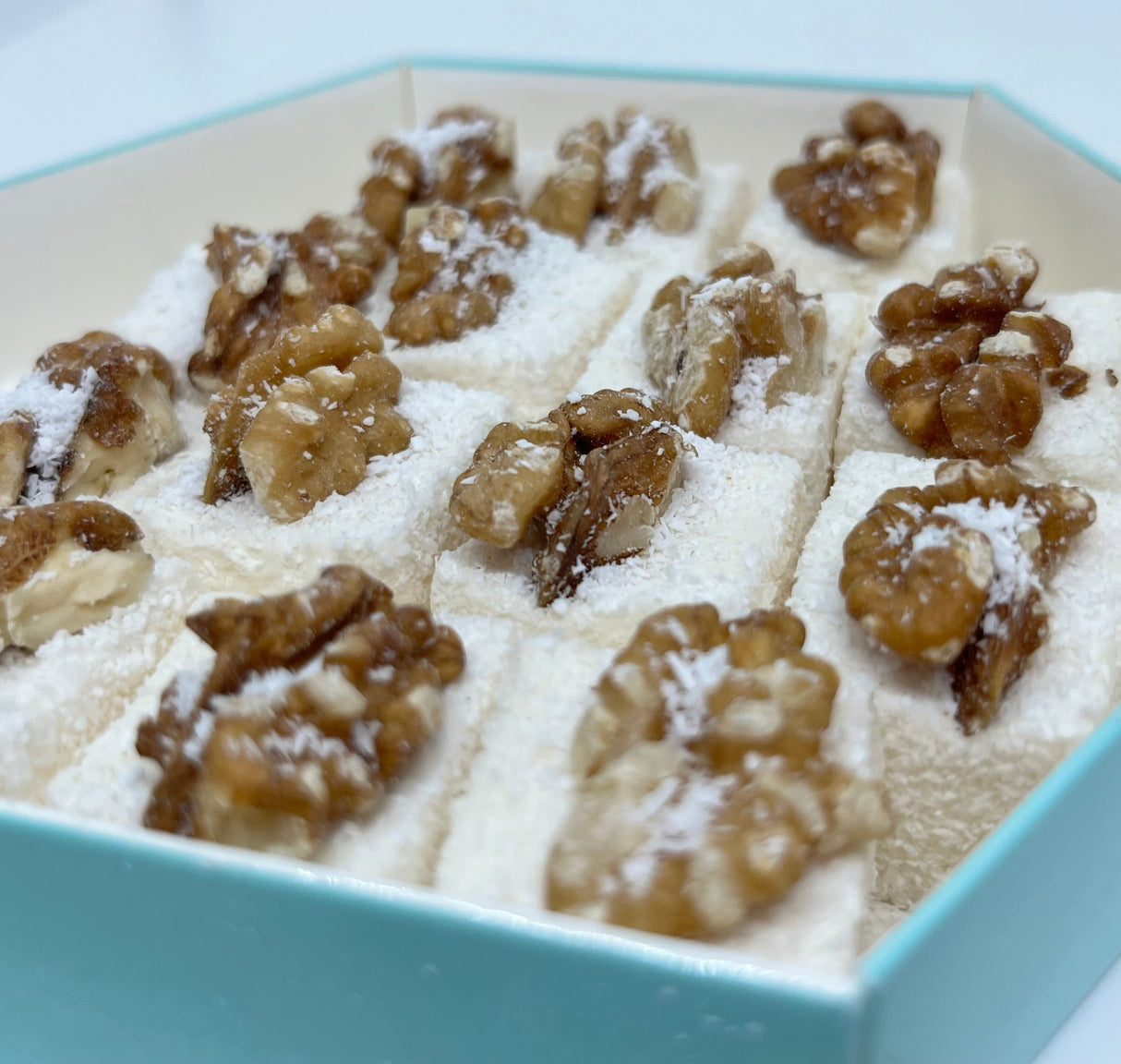 Carsibasi Délice Turc Sultan Premium Noix de Grenoble - Boîte Hexagonale 300g