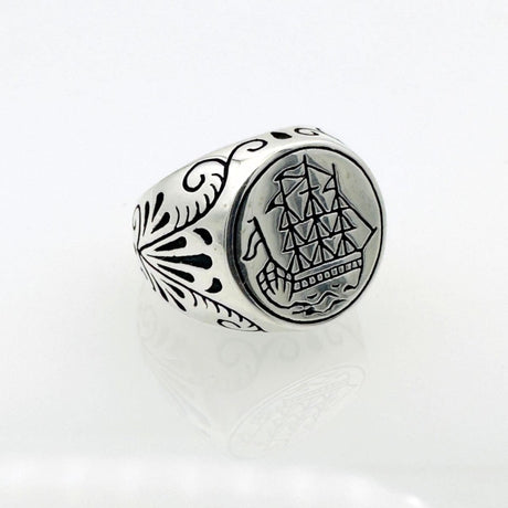 Captivating Men's Ship Design Silver Ring - TryAladdin