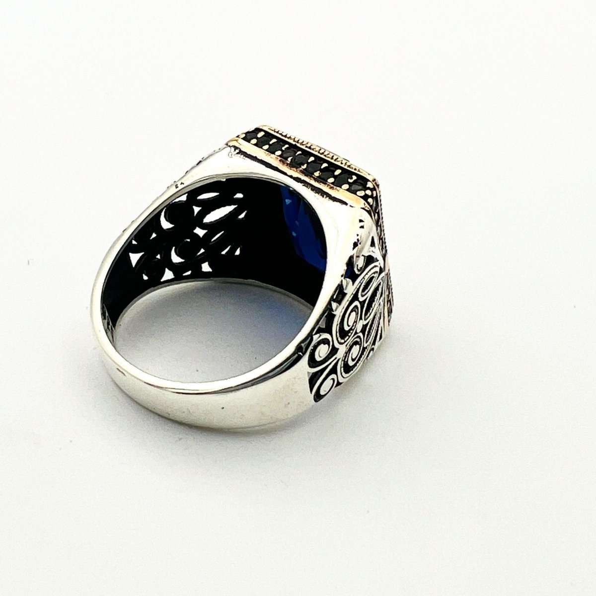 Handcrafted Men's Blue Sapphire Stone Ring - TryAladdin