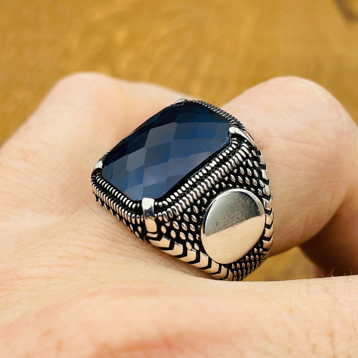 Men's Blue Sapphire Stone Silver Ring - TryAladdin