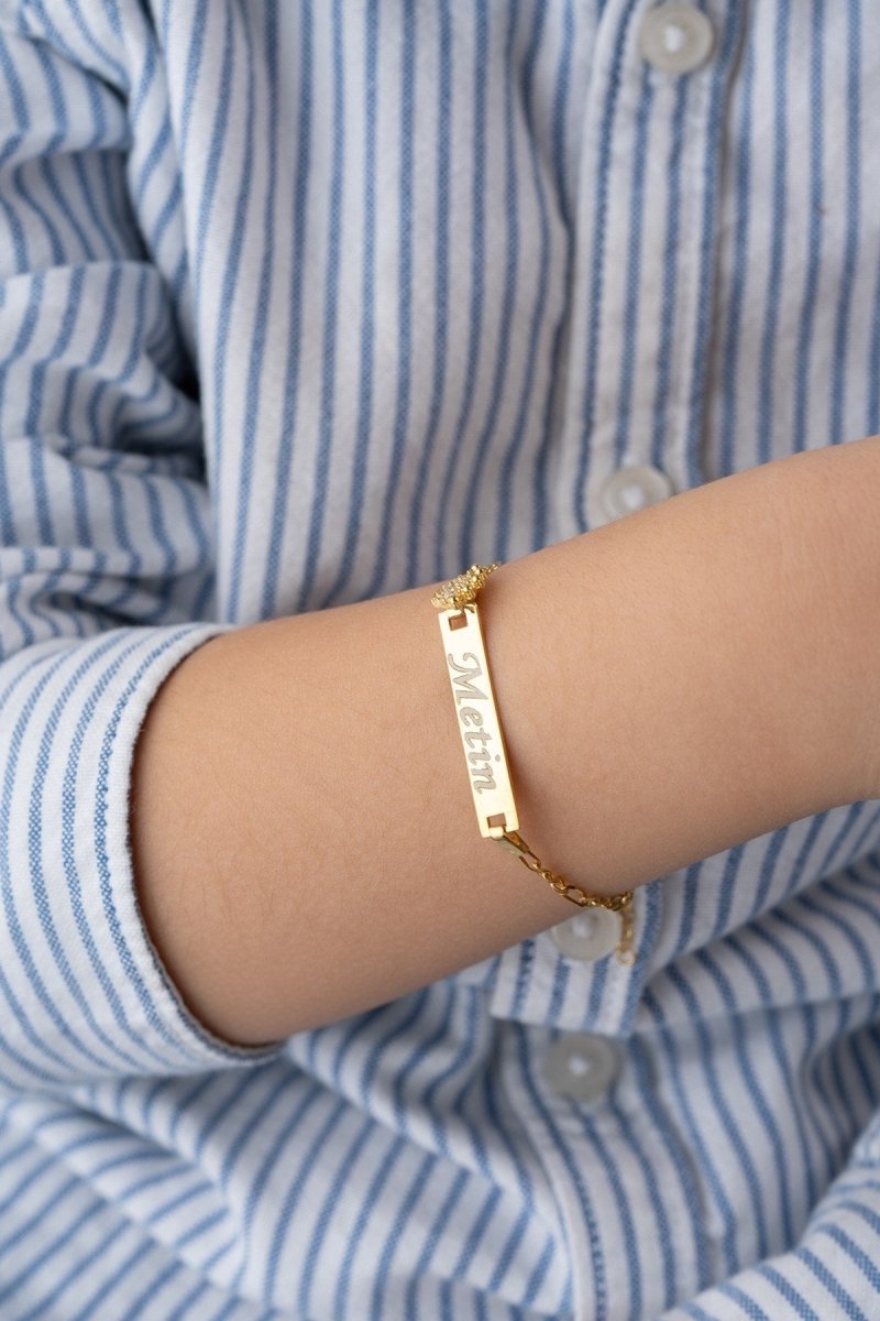 Nereze | Personalized Figaro Chain King Crown Named Kids Bracelet - TryAladdin