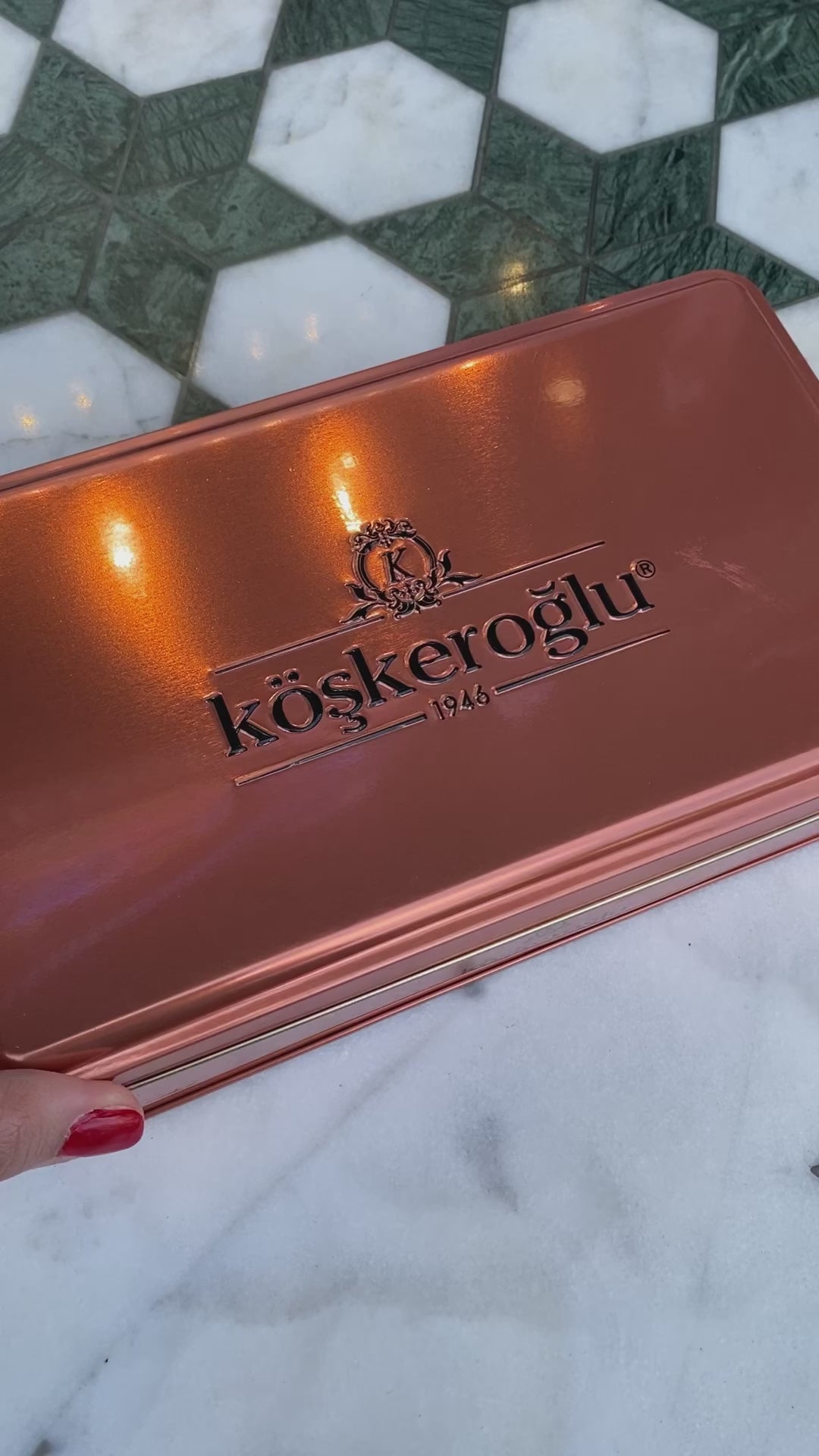 Koskeroglu  | Rouleaux de Baklava Sarma aux Pistaches d'Antep avec Boîte Métallique Cadeau