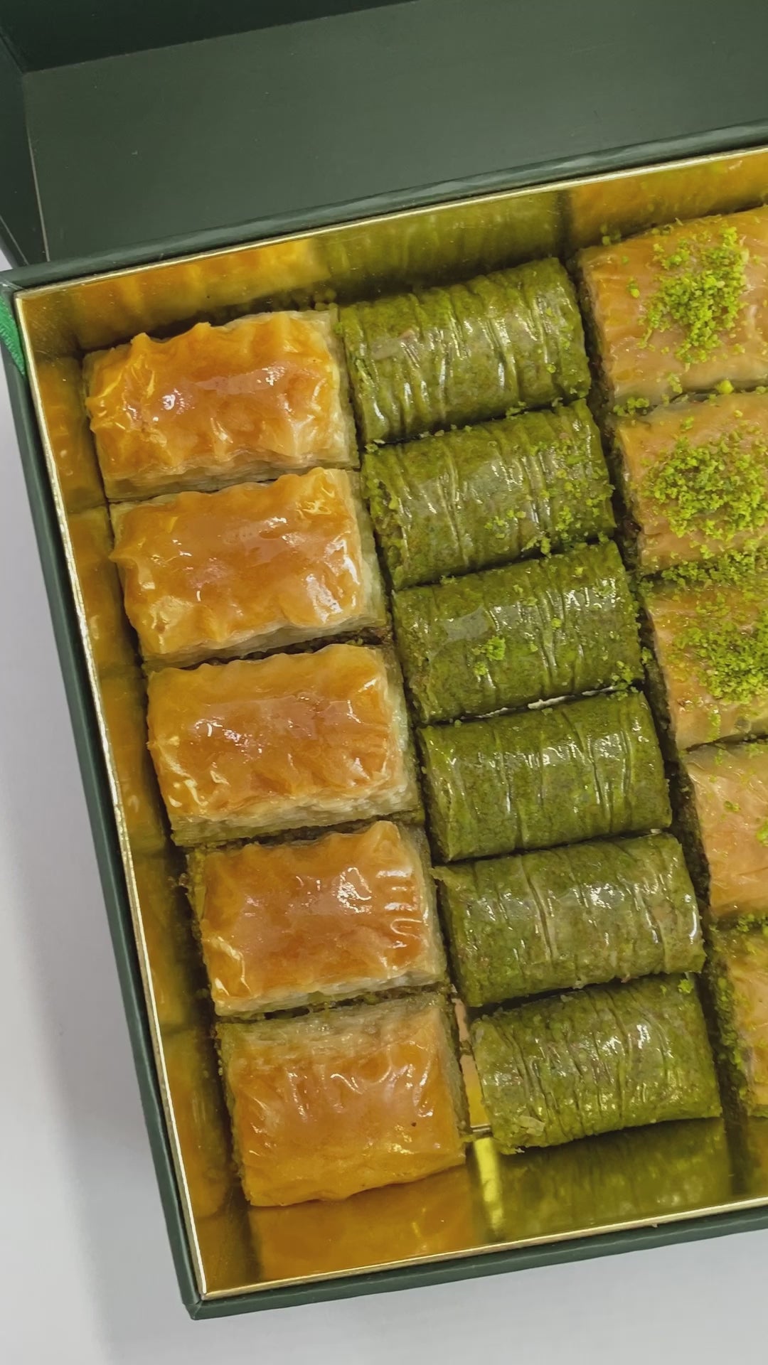 Karakoy Gulluoglu | Baklava assortie turque dans une boîte cadeau spéciale