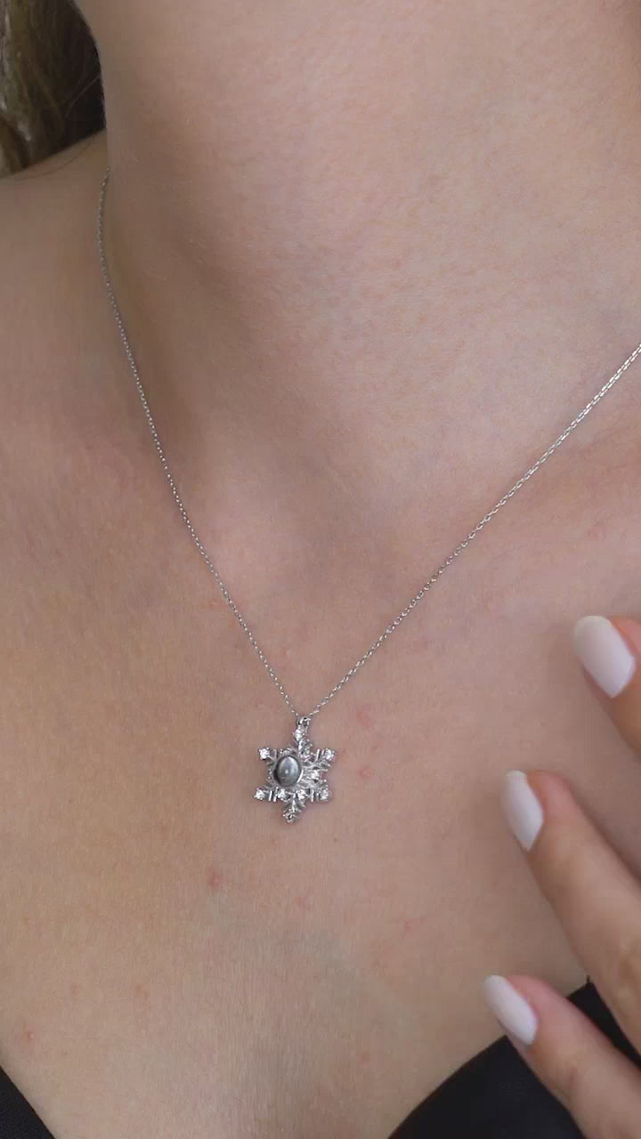 Taki | Collier en argent pour femmes en forme de flocon de neige avec "Je t'aime" en 100 langues