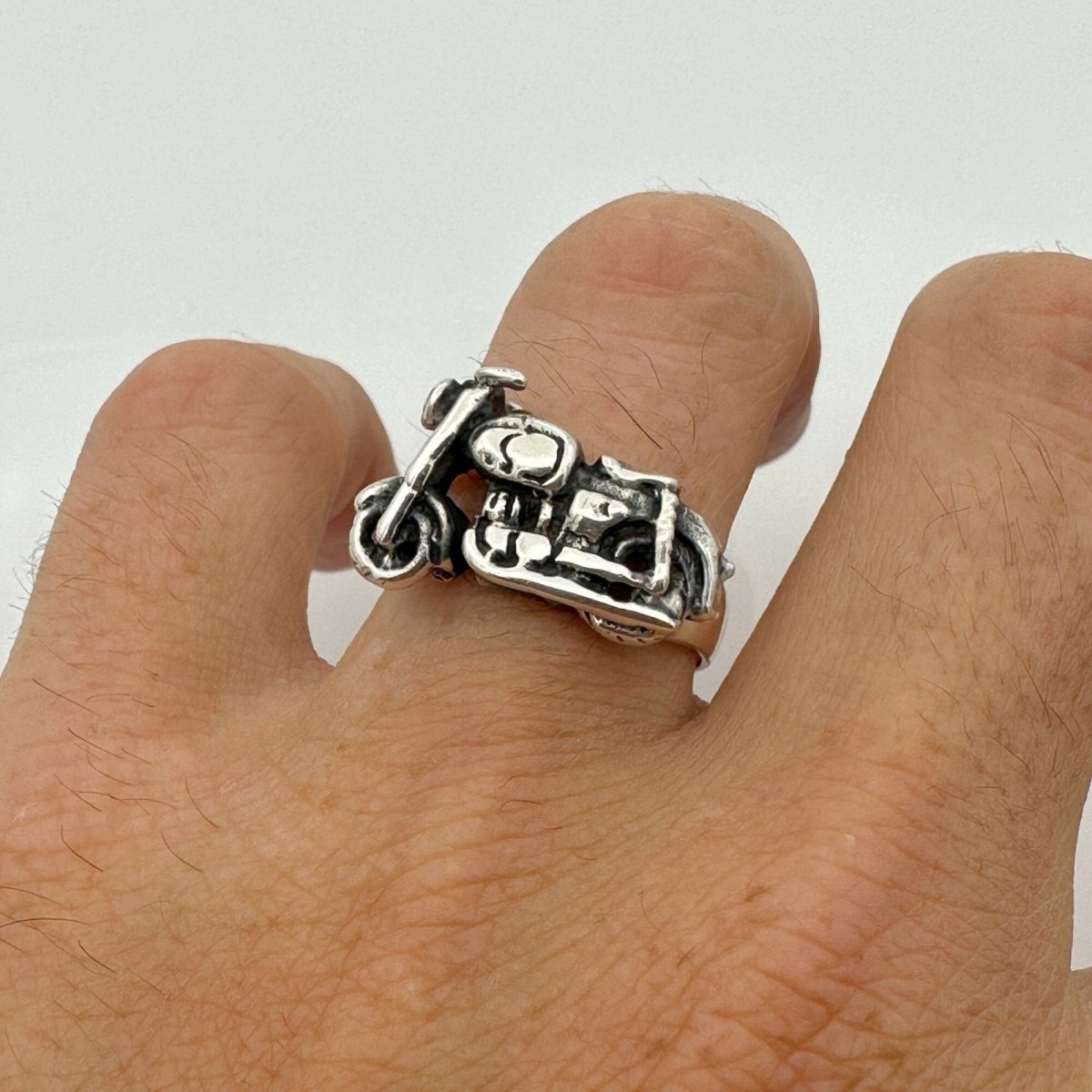 Sleek Men's Motorcycle Silver Ring - TryAladdin