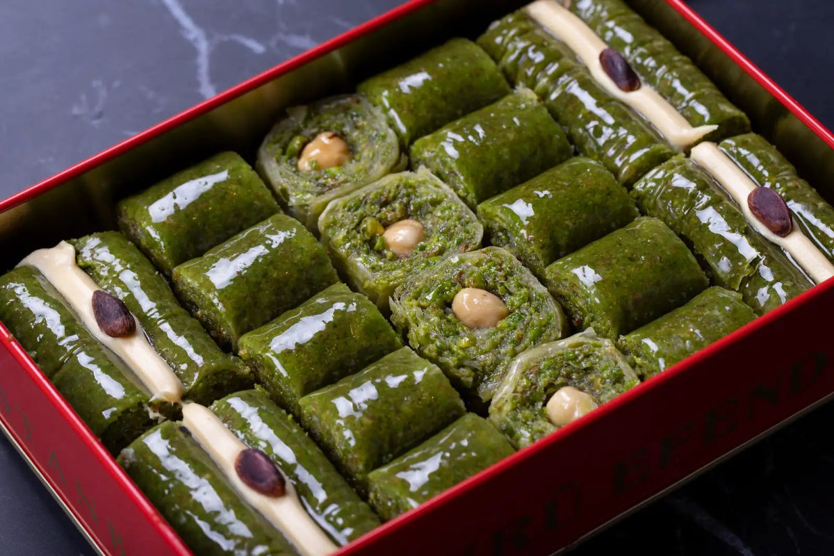 Sukru Efendi 1935 | Lux Turkish Baklava with Pistachio in Gift Metal Box - TryAladdin