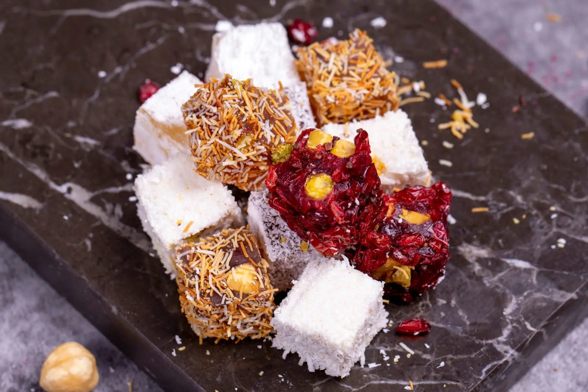 Sukru Efendi 1935 | Mix Turkish Delight with Pistachio and Hazelnut in Gift Metal Box - TryAladdin