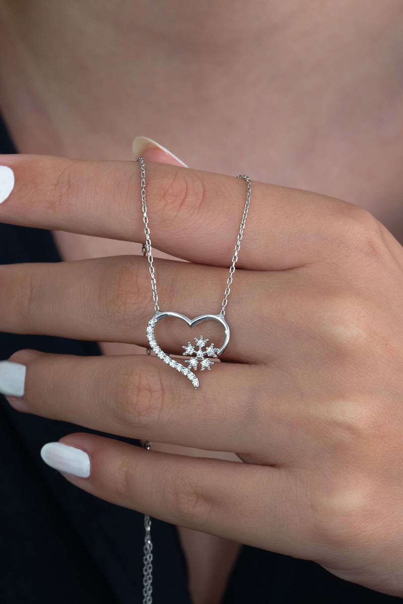 Taki | Heart Snowflake Women Silver Necklace Valentine Gift - TryAladdin