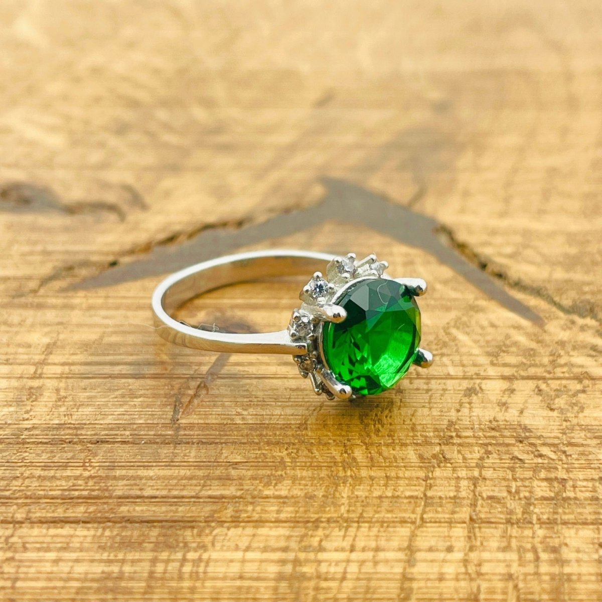 Women's Green Emerald Ring - TryAladdin